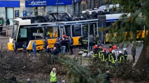 Trem Tergelincir di Milan, Dua Orang Tewas dan Puluhan Luka
