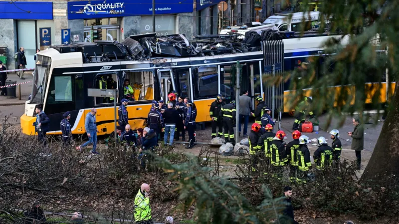 Trem Tergelincir di Milan, Dua Orang Tewas dan Puluhan Luka
