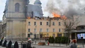 Serangan Drone Rusia di Lviv Tewaskan 3 Orang, Bangunan Bersejarah Rusak